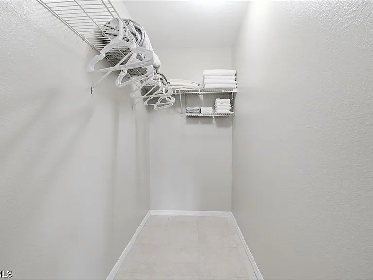 1712 SW Santa Barbara Pl — Photo 15