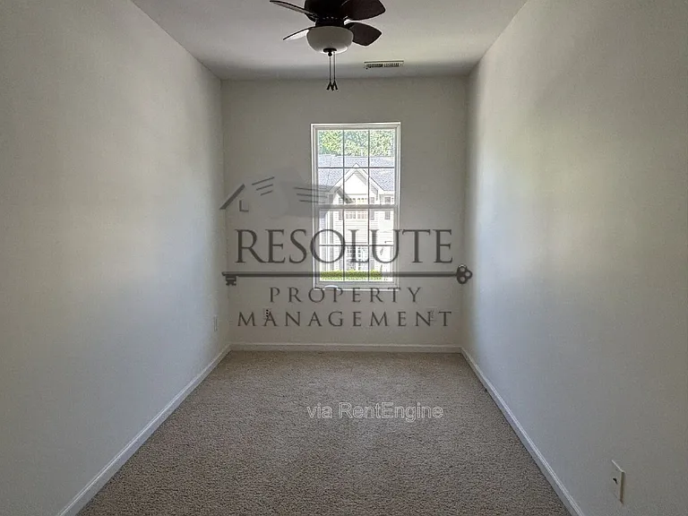 318 Anterbury Dr — Photo 8