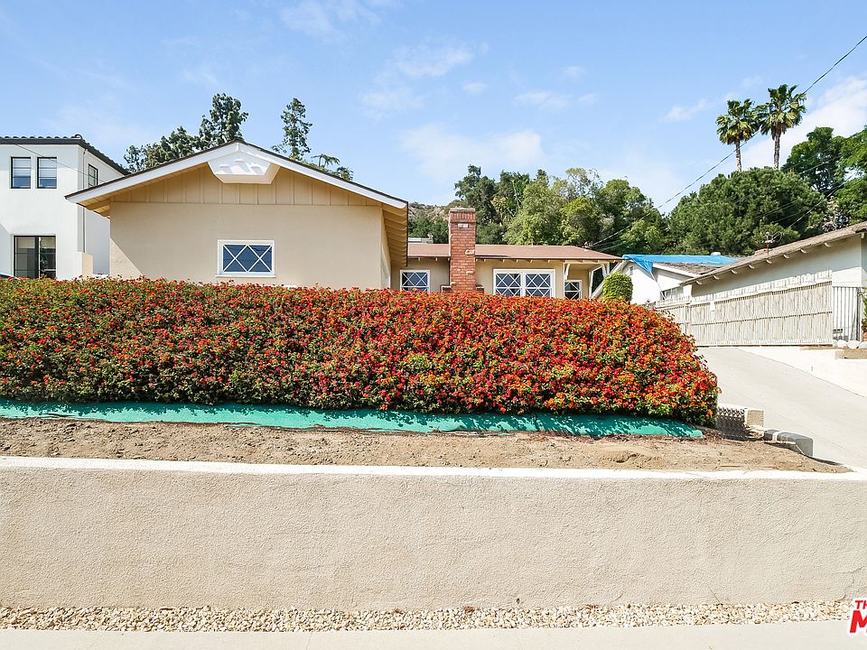1st image of 739 Crescent Dr