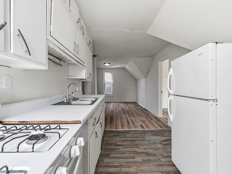 1010 W 2nd St #3 — Photo 8