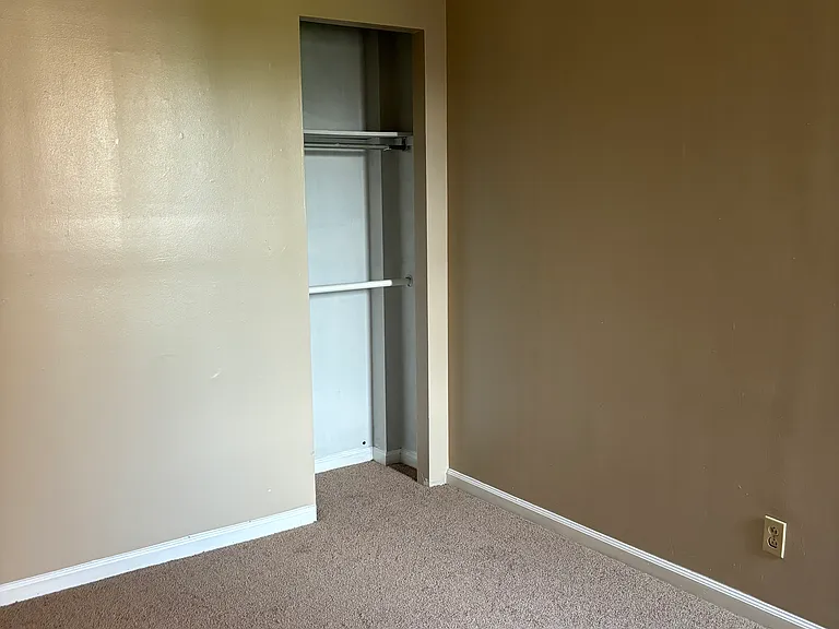 922 Greenwich St — Photo 4