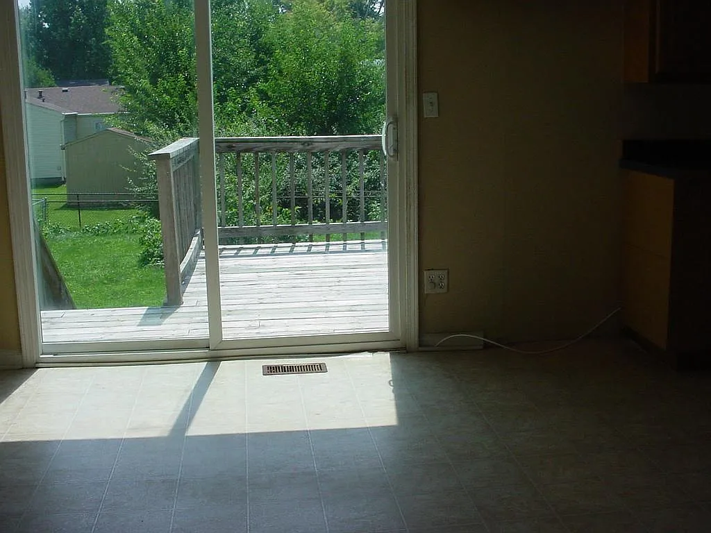 3 bed, 1600 sqft, $1,850 — Photo 3