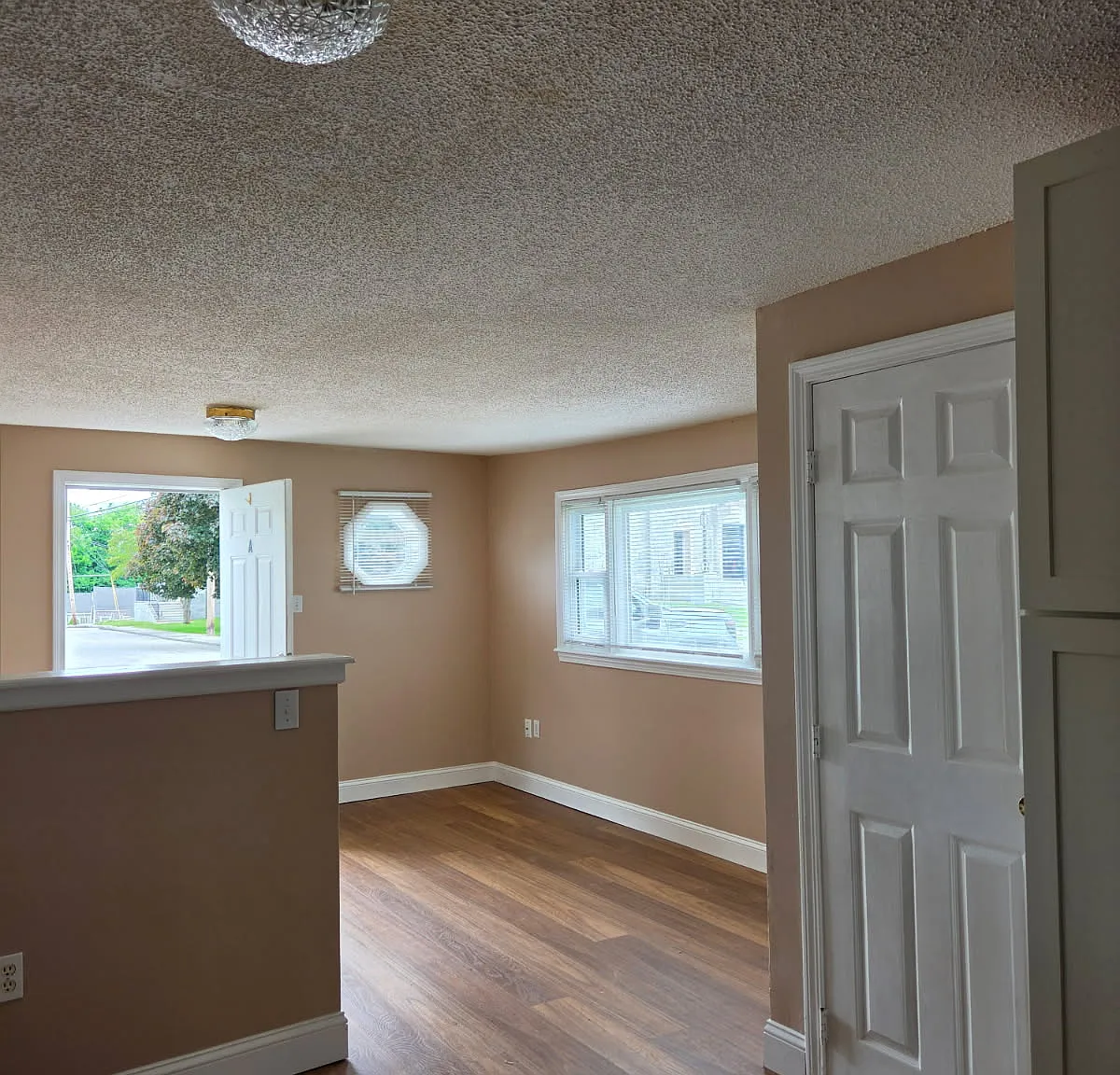 261 Brown St — Photo 1