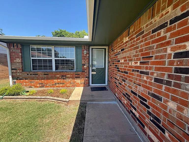 1015 W Swan Lake Ct — Photo 3