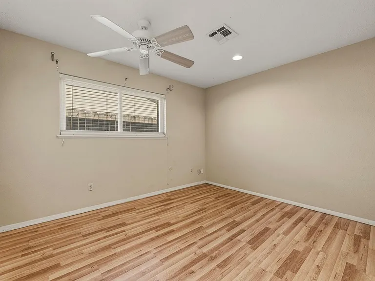 5211 Court Rd — Photo 15