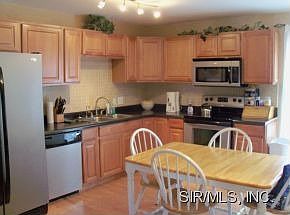 3rd image of 617 Saint Anthony Dr
