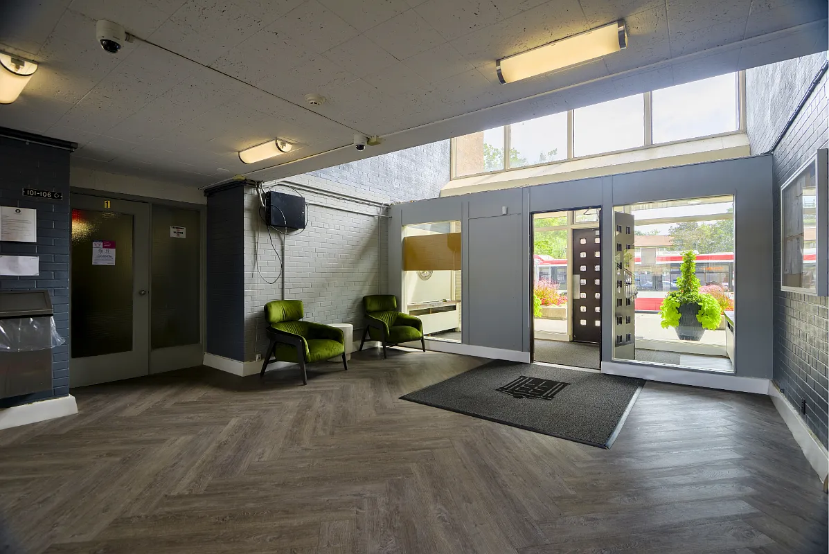 Lawrence Apartments — Photo 4