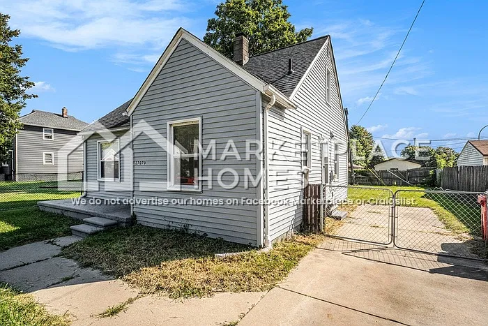 3 bed, 1.0 bath, 1140 sqft, $1,495 — Photo 2