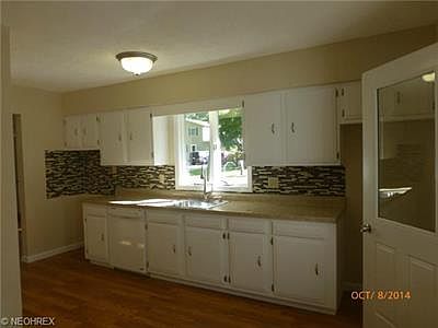 5th image of 2475 Hillstock Ave