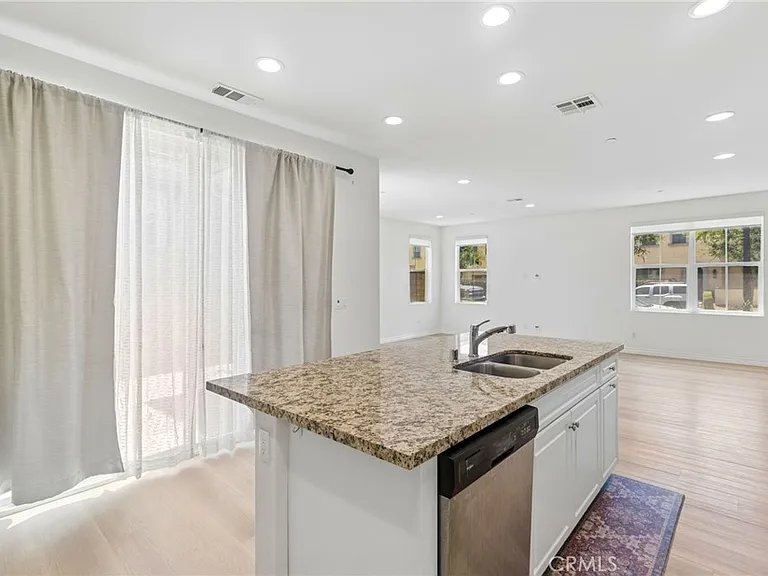2811 E Kendall Ln — Photo 14