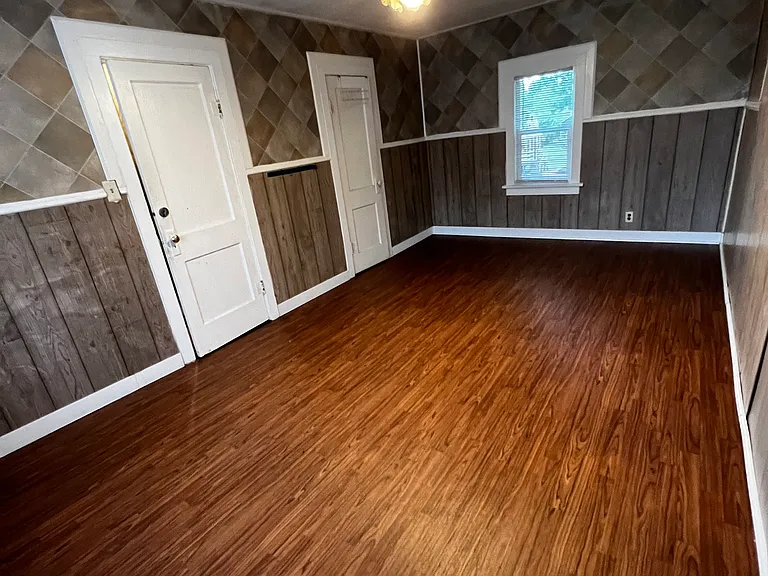 722 Queen Anne St — Photo 3