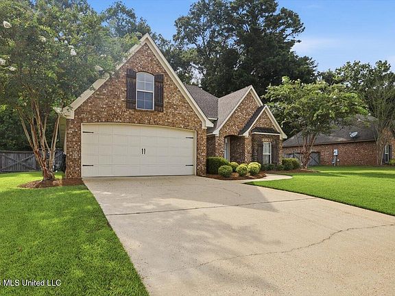 3rd image of 122 Belle Oak Dr