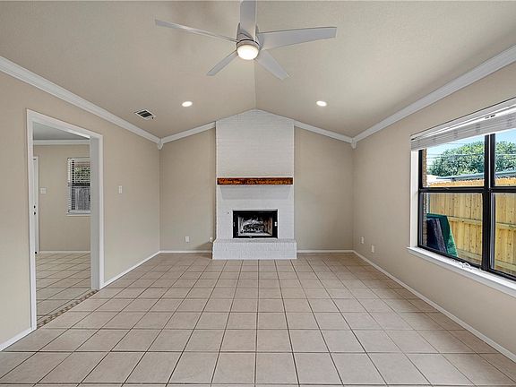 2nd image of 1402 Chapel Ridge Rd