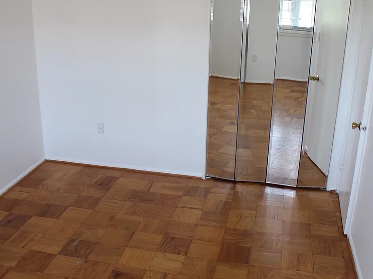 2324 Sun Valley Cir #J — Photo 18
