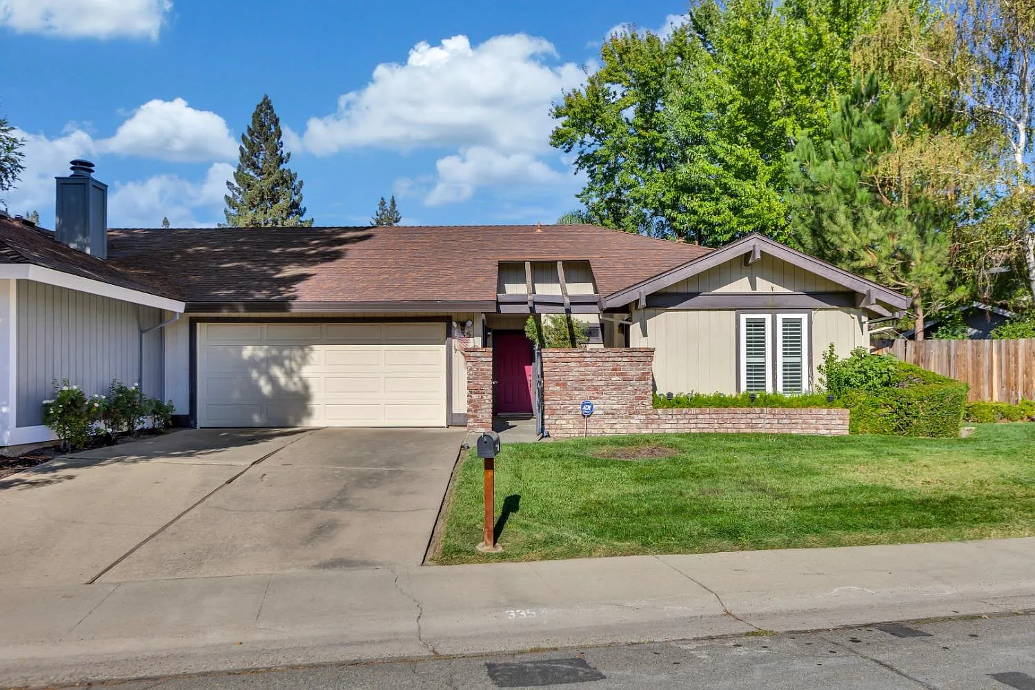335 Rivertree Way photo 1