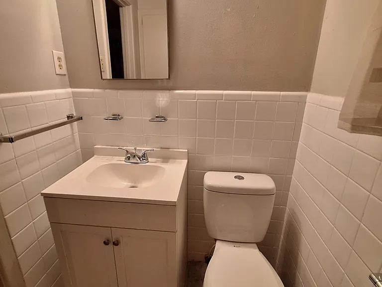 1513 Yorktown Dr — Photo 2