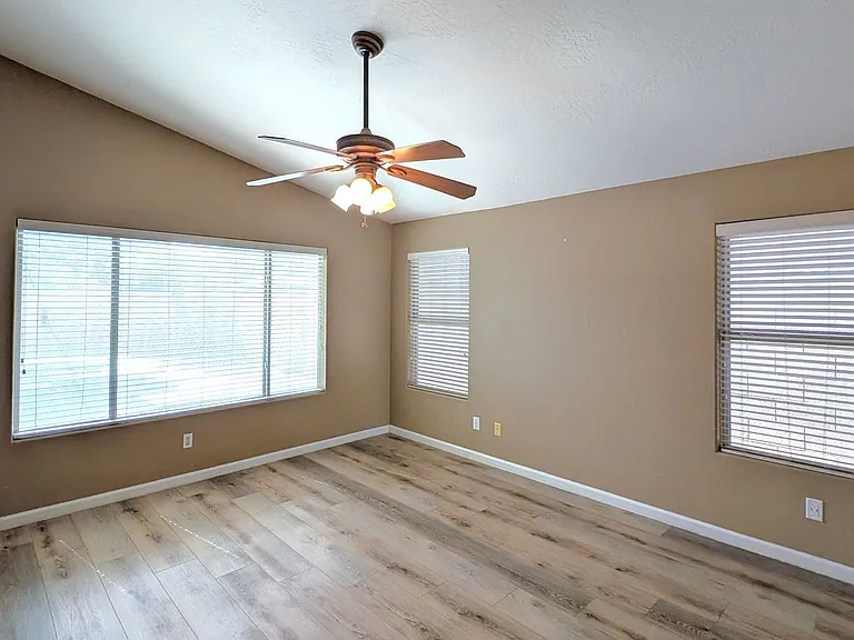 929 N Quail Ln — Photo 21