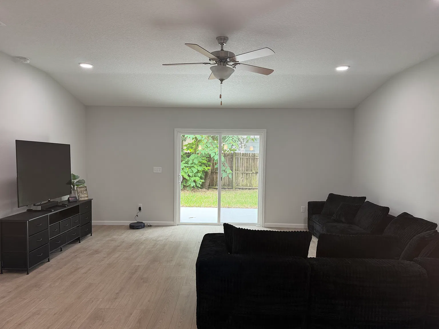Seal Rd, Jacksonville — Photo 2