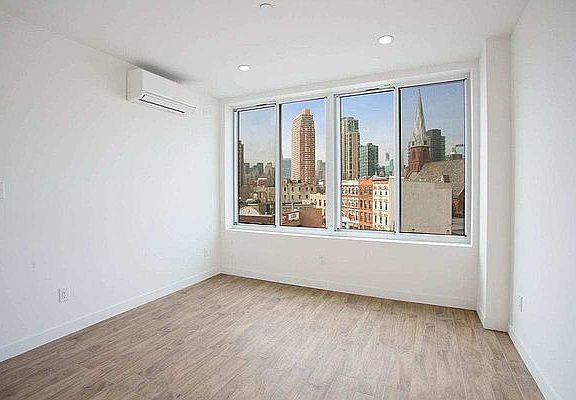 5th image of 10-44 Jackson Ave #4F