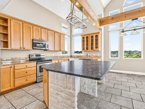 2417 Connie Dr, Canyon Lake, TX 78133