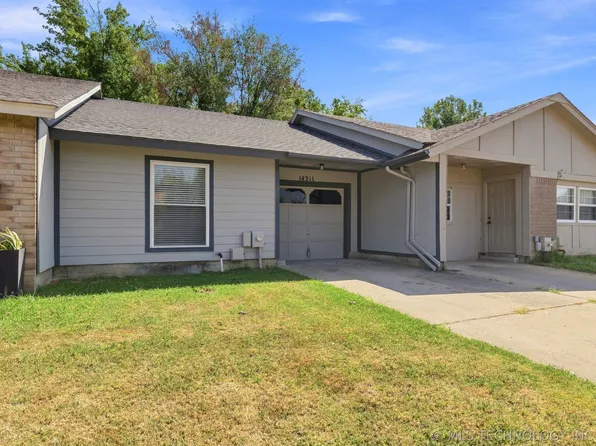 14211 S Hickory Pl, Glenpool, OK 74033