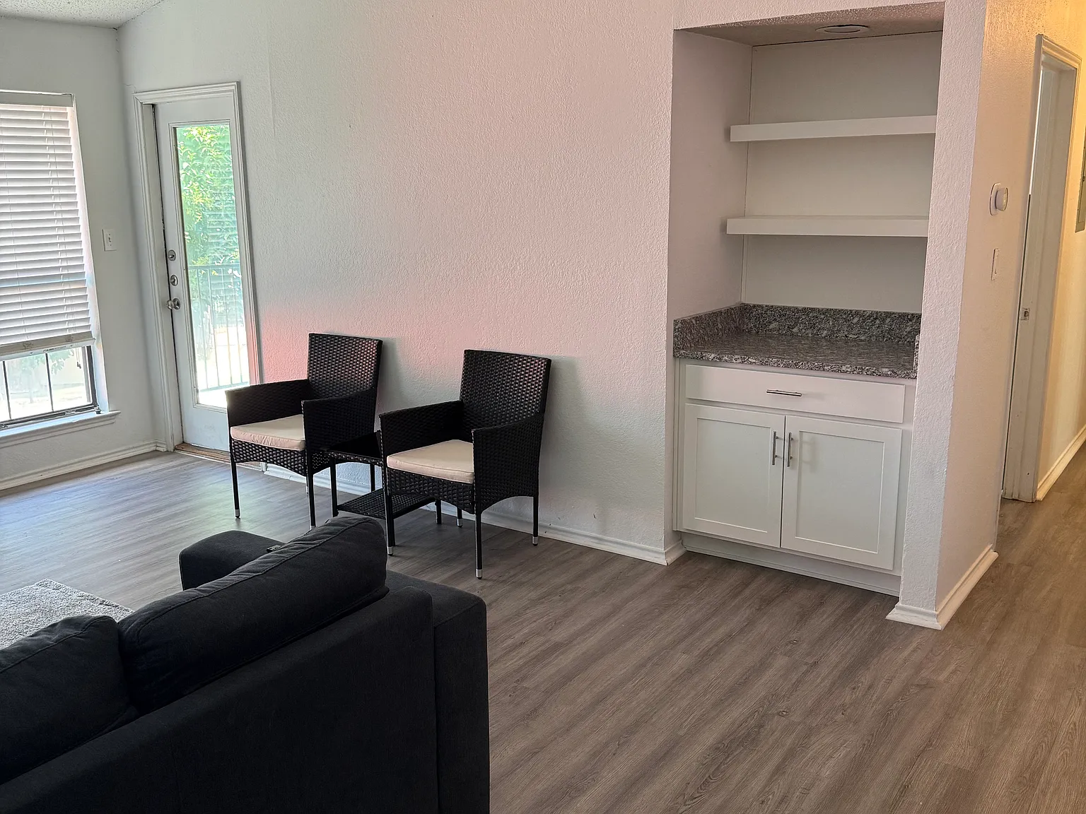 2 bed, 1036 sqft, $1,350 — Photo 2