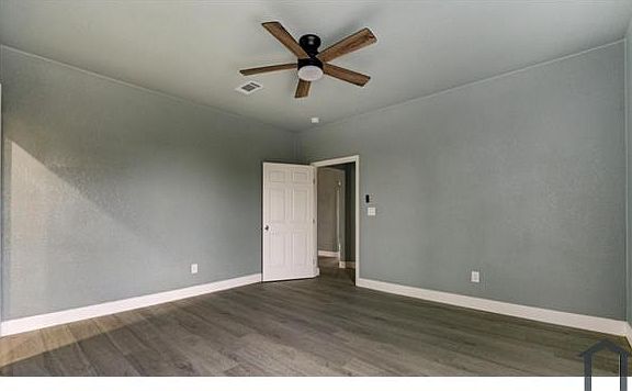 4th image of 4323 Continental Dr #B