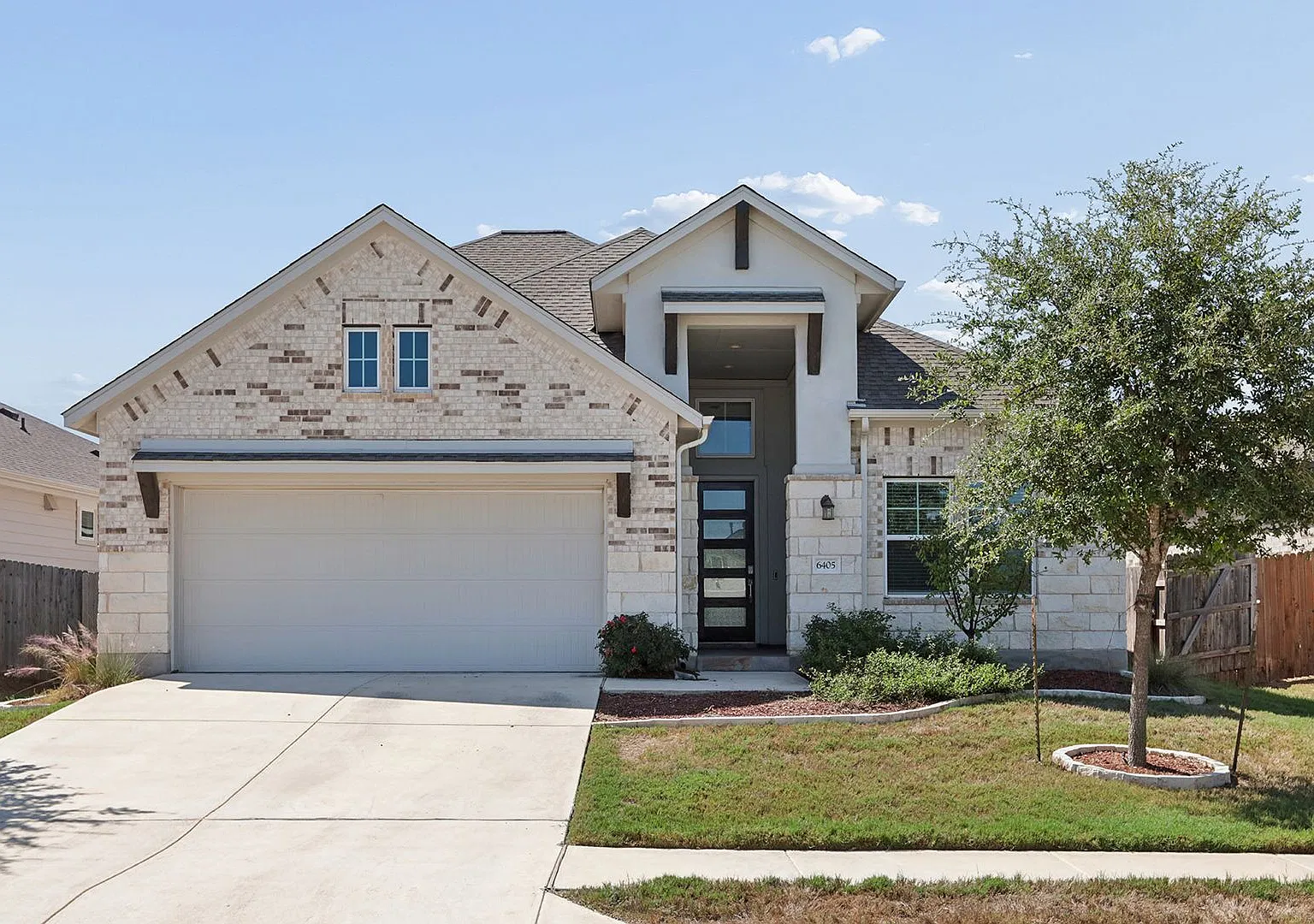 Beautiful 4 bedroom, 3.5 bathroom home in Buda — Photo 2