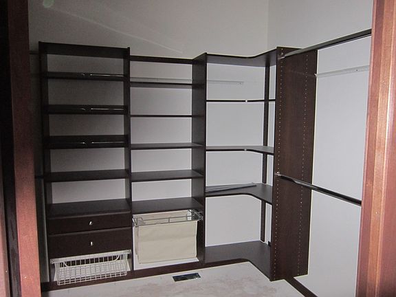 Hanging closet systems
