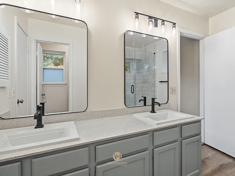 13811 Stone Hollow Dr — Photo 19