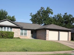 412 Live Oak Dr, Euless, TX 76040