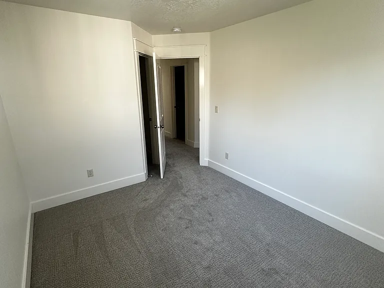 2125 S Amy Ave — Photo 11