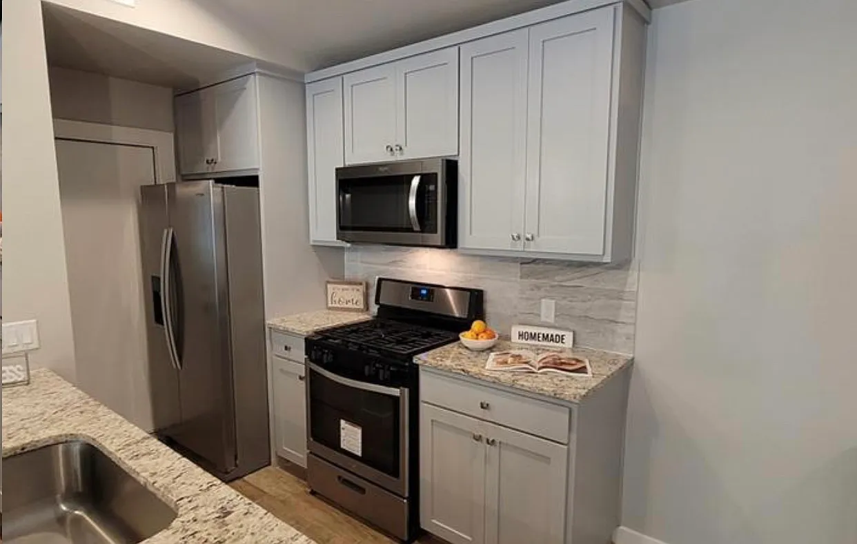3 bed, 1051 sqft, $1,698 — Photo 4