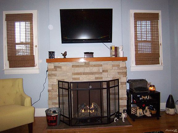 COZY GAS LOG FIREPLACE