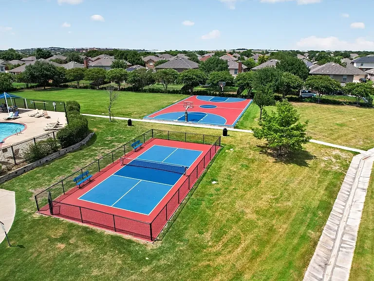 8828 Valley River Dr — Photo 20