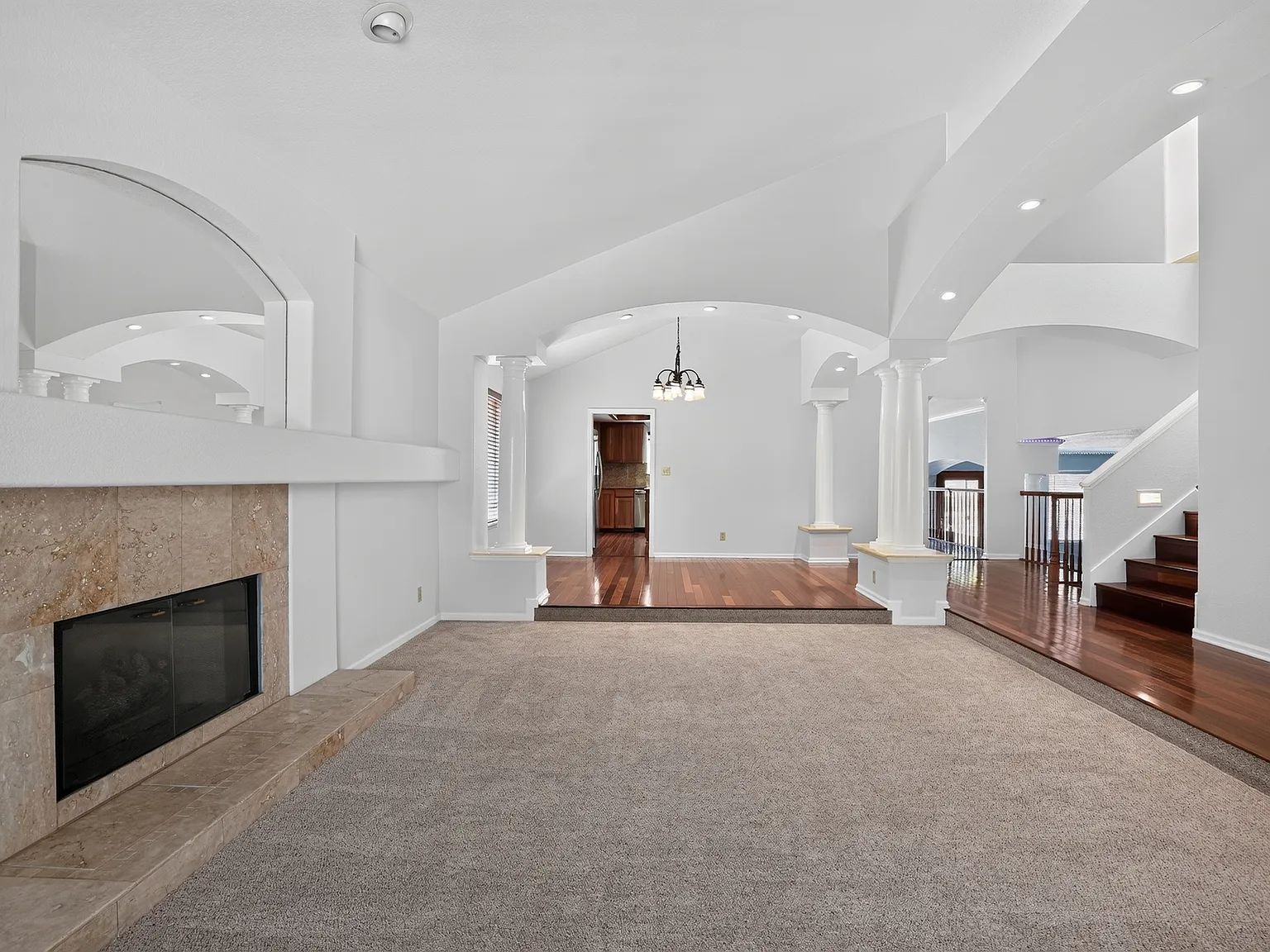 4 bed, 3278 sqft, $6,800 — Photo 4