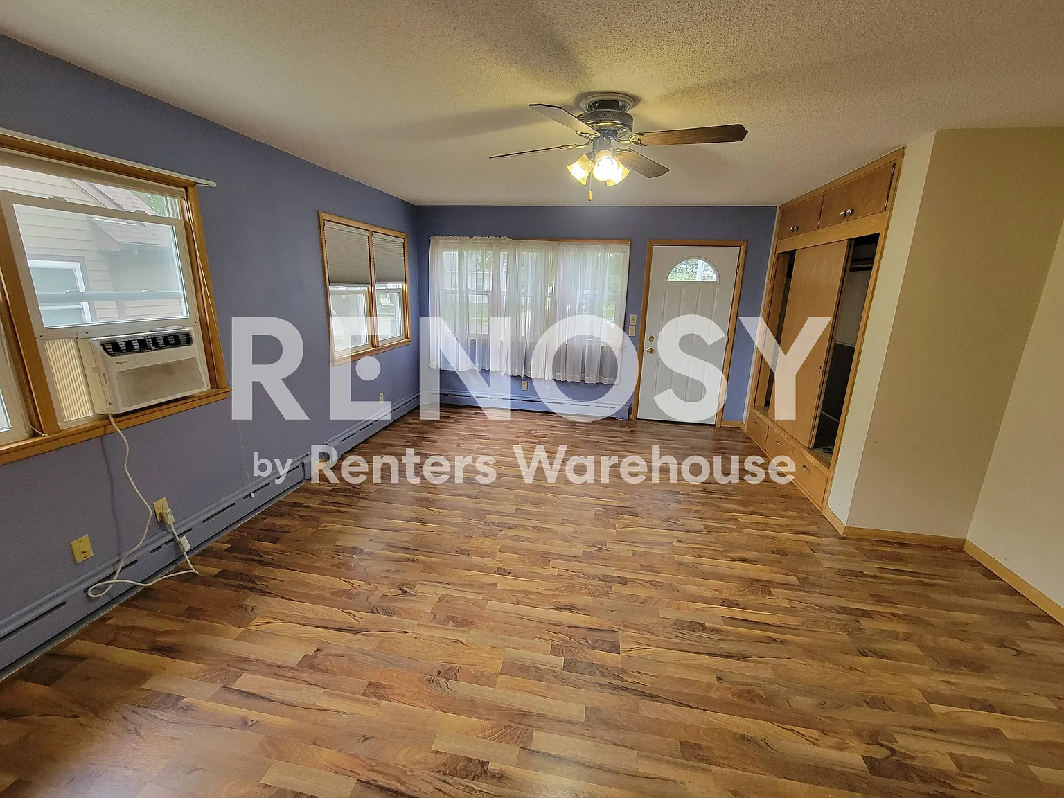 Newly Updated 3 Bedroom 1 1/2 Bath Home Available Now — Photo 4