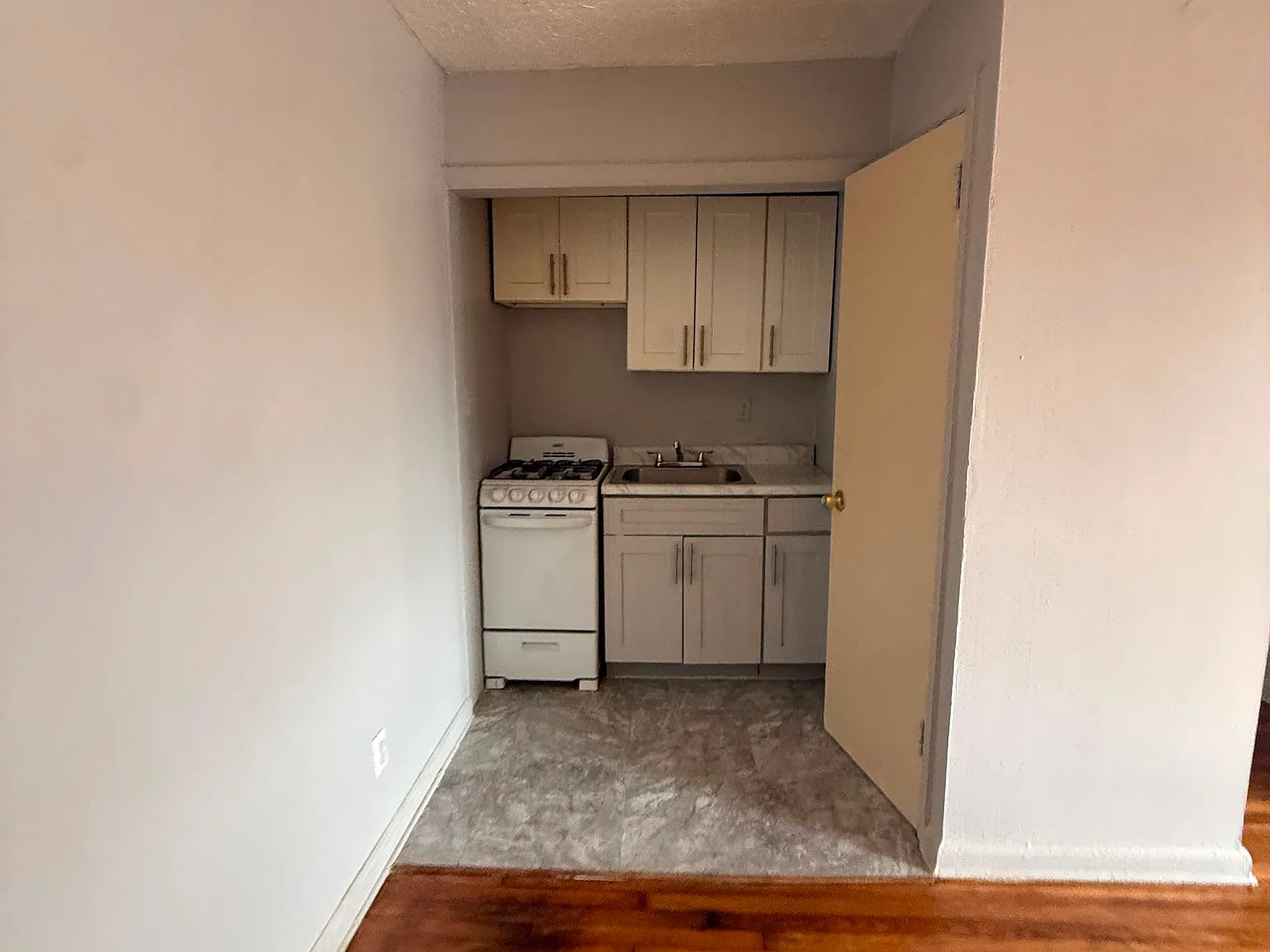 716 Sanford Ave — Photo 3
