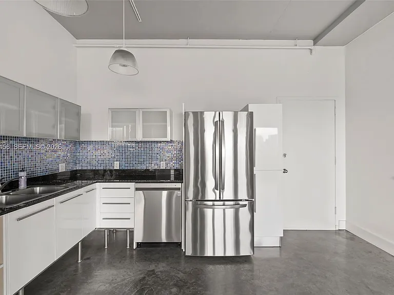 10 SW South River Dr #1006 — Photo 7
