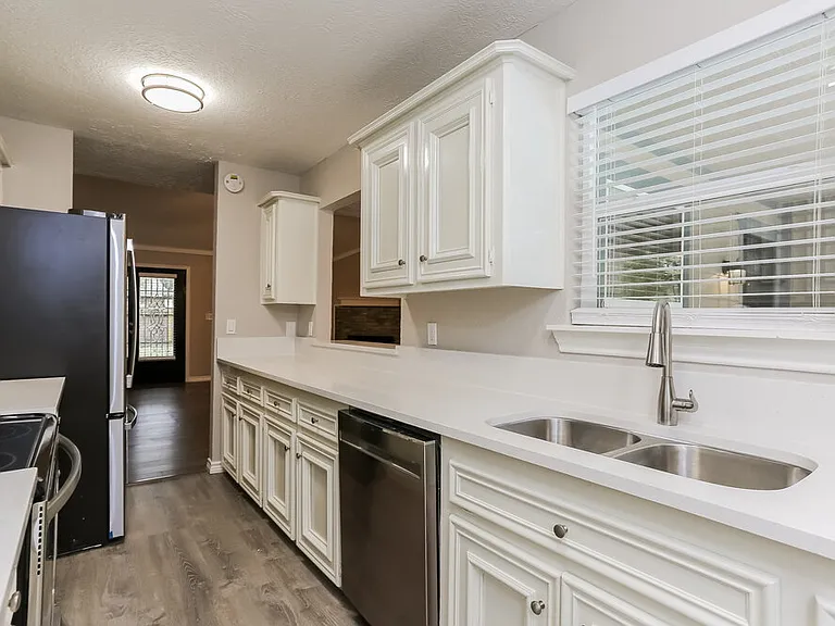 16310 Ulysses St — Photo 7