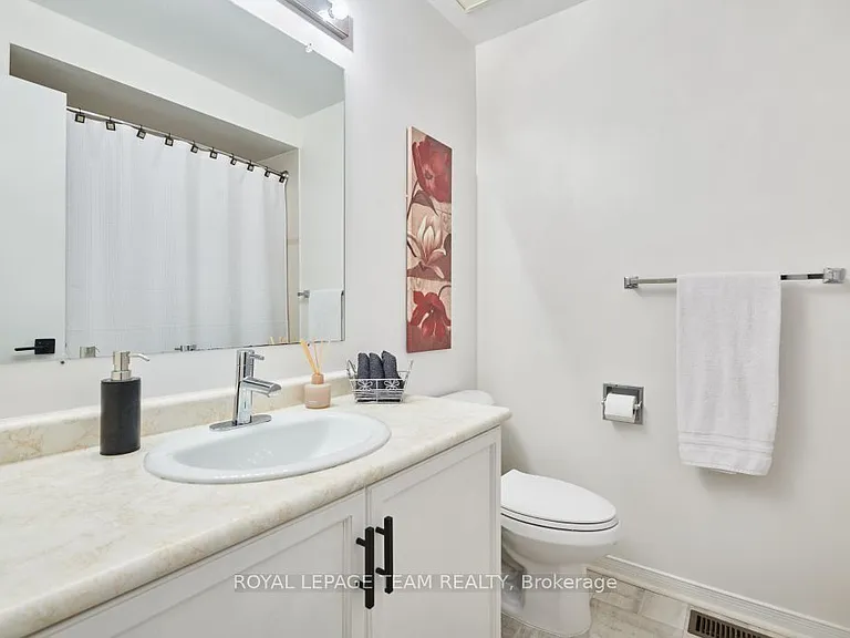 1443 Caravel Cres — Photo 18