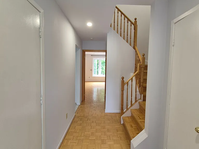 77 Colleen St — Photo 3
