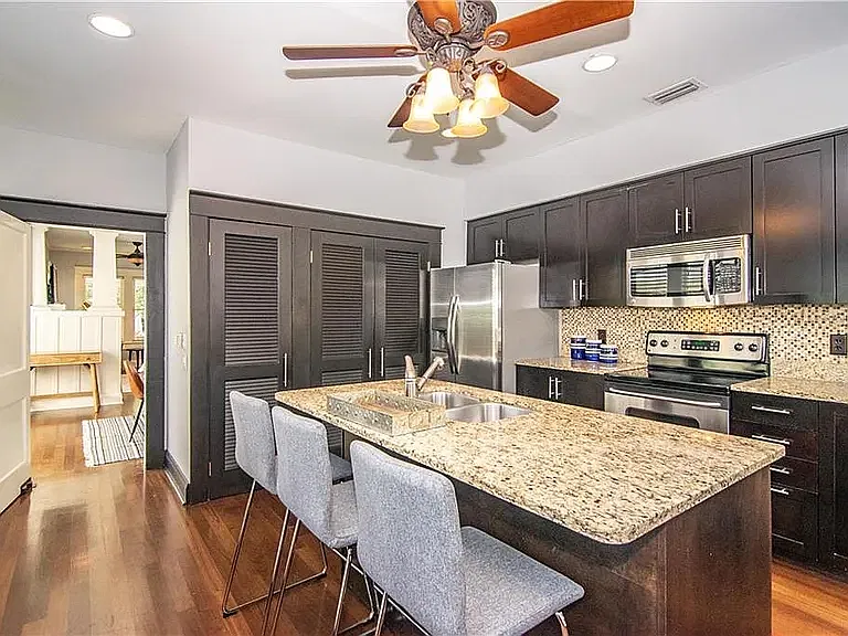 2117 Watrous Ave — Photo 15