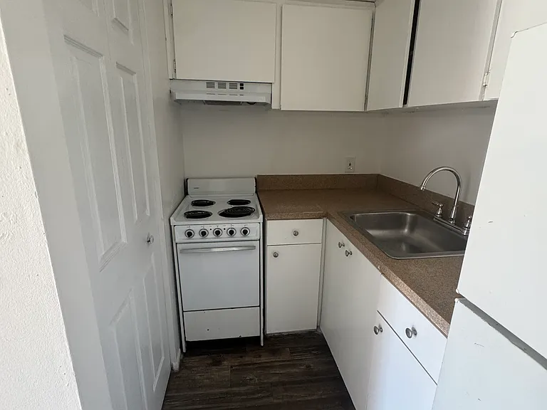 8560 Channelview Cir — Photo 4