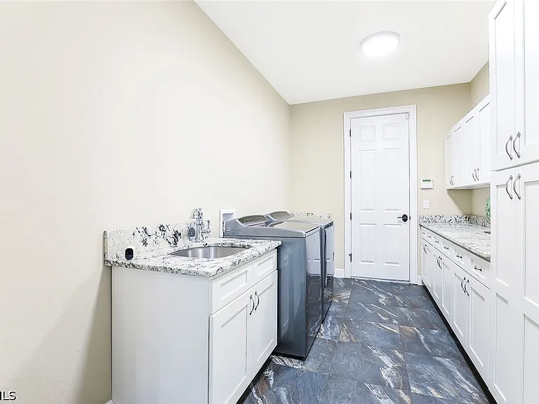 1221 La Faunce Way — Photo 15