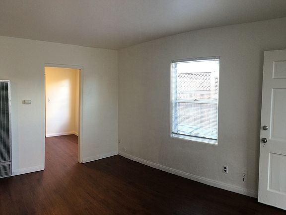 3rd image of 1075 27th St