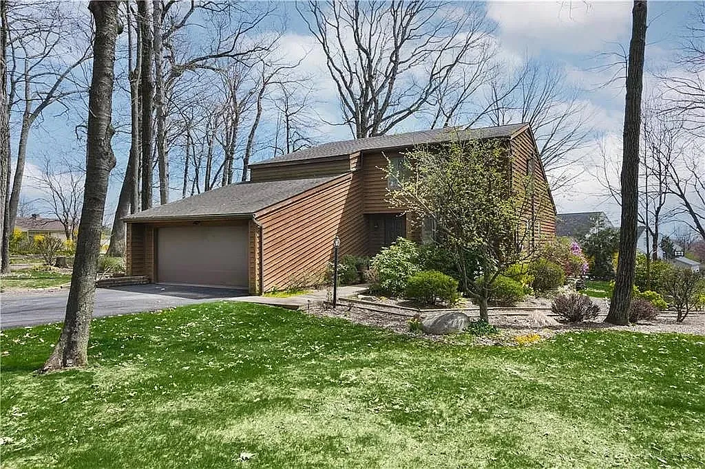 4 bed, 2432 sqft, $3,695 — Photo 3