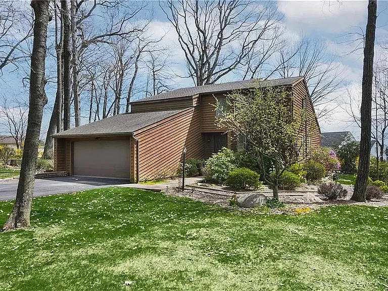 5218 Foxcroft Dr — Photo 3