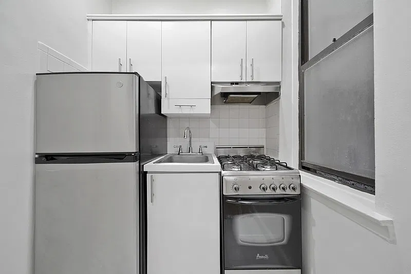 516 East 88th Street — Photo 3