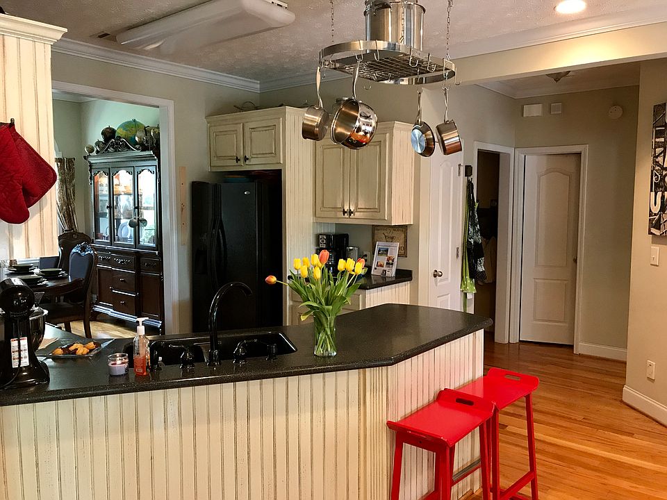 1st image of 108 Thornbury Ct